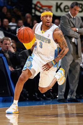 拜仁本赛季12轮保持不败，领跑积分榜，轰入44球，攻防俱佳，明日将迎战柏林联合。（拜仁前12轮不败领跑德甲，已入44球攻守俱优，明日迎战柏林联合）