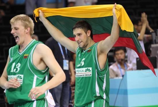 杰拉德·马丁：看了皇马比赛但意义不大，因为黄潜也紧追不舍（杰拉德·马丁：皇马战况参考有限，黄潜仍步步紧逼）