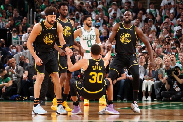 足球国足新战术曝光，强调速度与侵略性（国足新战术亮相：主打速度与攻击性）