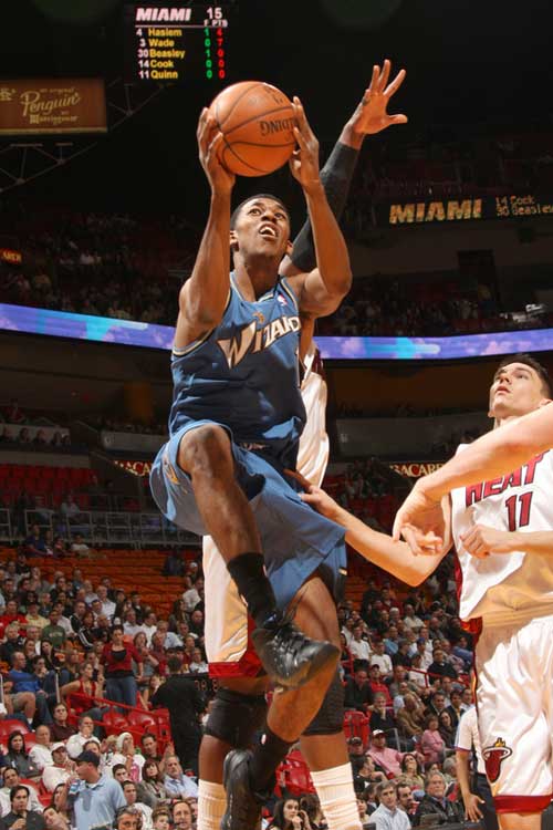 半场战报：阿拉维斯1-0皇家社会（中场比分：阿拉维斯1-0领先皇家社会）